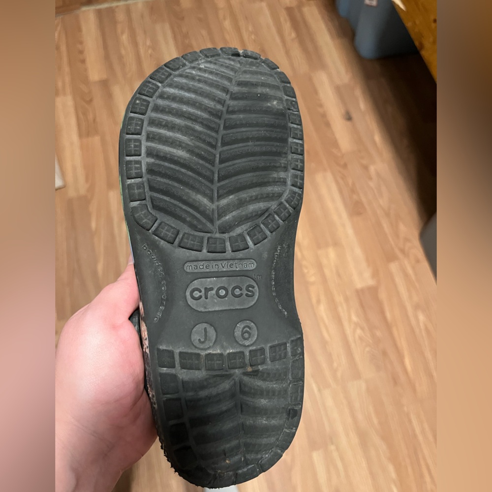 Crocs Size 6 - Picture 4 of 4